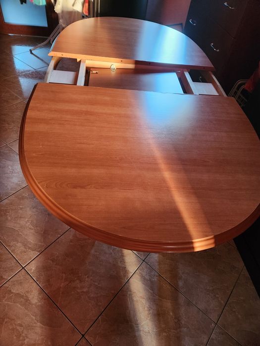Stół owalny rozkładany drewniany  na solidnych  nogach