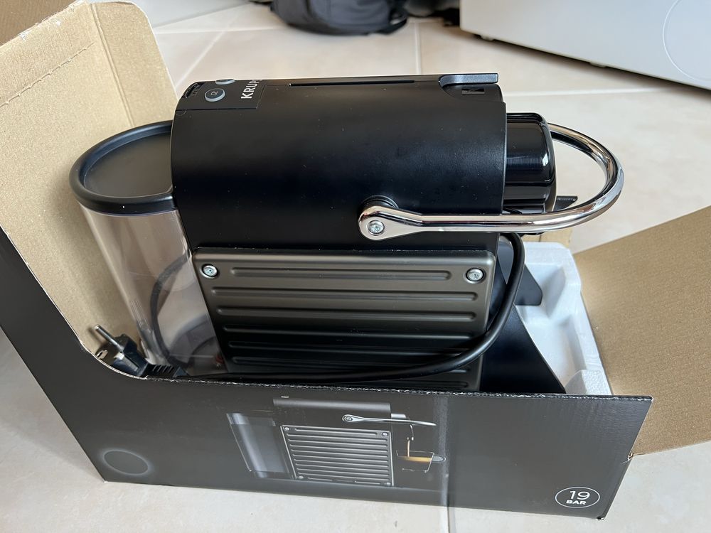 Nespresso Pixie Titan