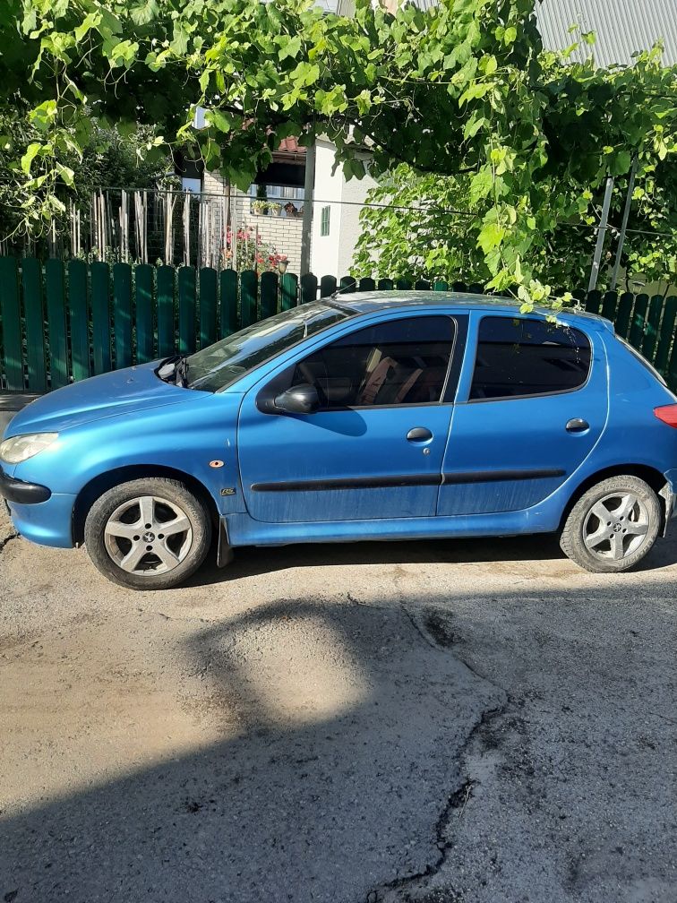 Продам. Пежо 206