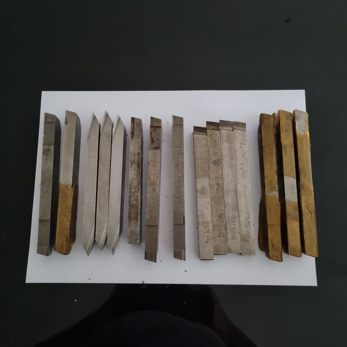 Ferros para tornos em Aço Rápido HSS confome as fotos