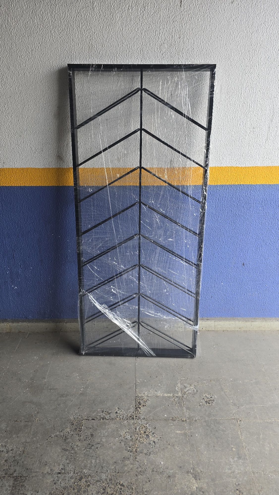 Garrafeira de parede metal da Casa