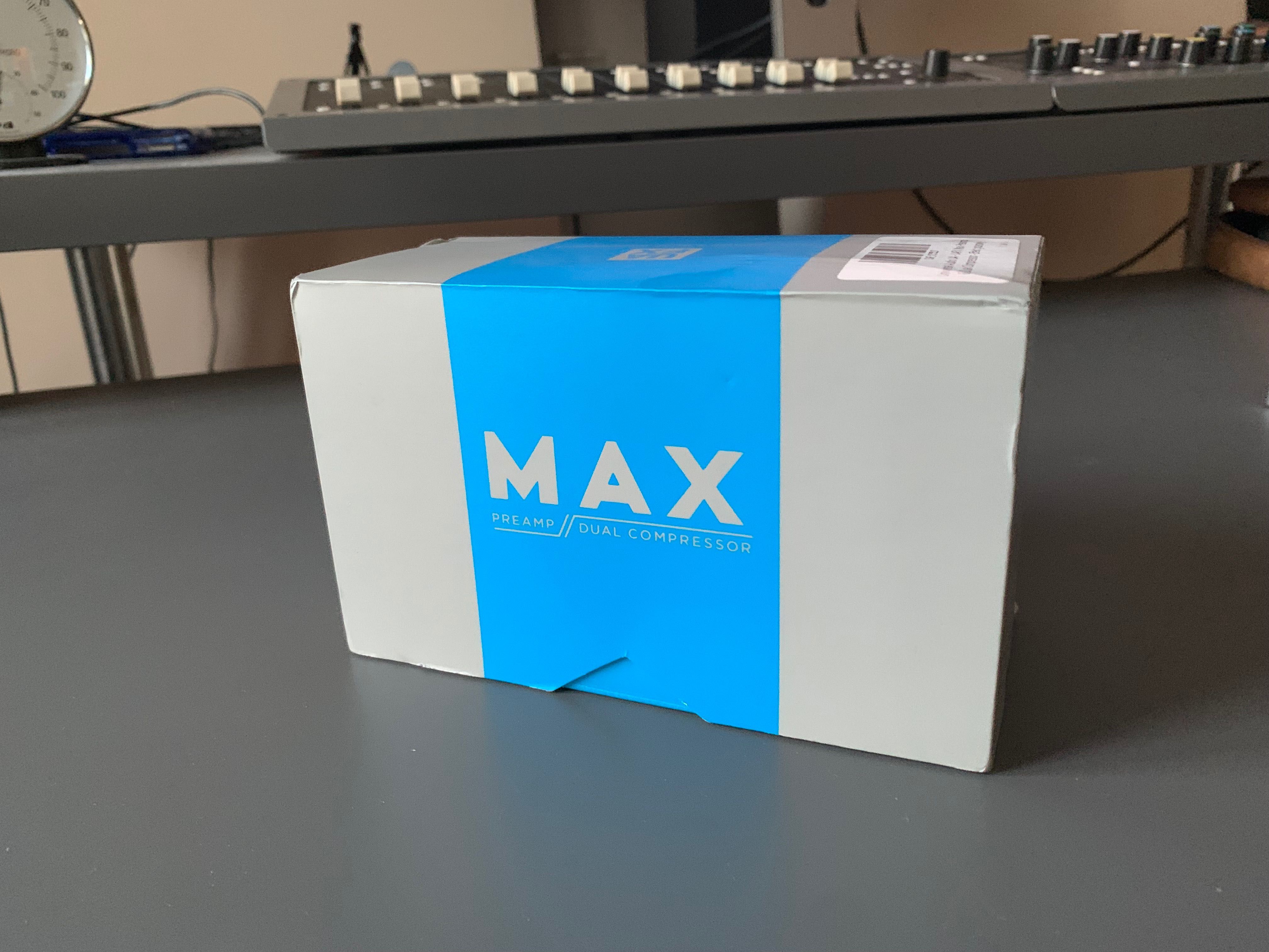 UA - UAFX MAX Preamp & Dual Compressor - Efekt Gitarowy