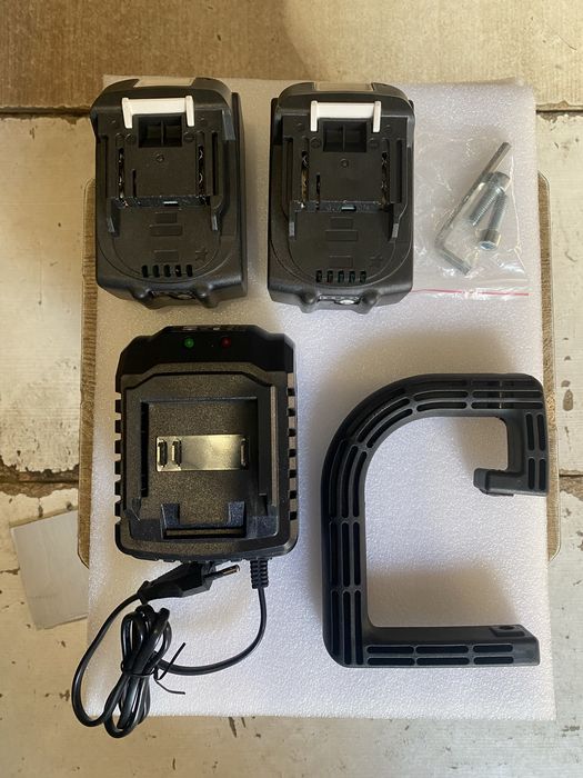 Полірувальна машина акумуляторна Makita 9237B - 5.0A/h - 36V