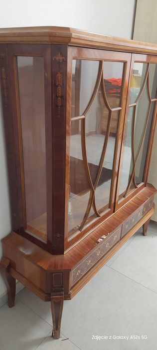 Zabytkowe fornirowane meble do jadalni retro – antyk