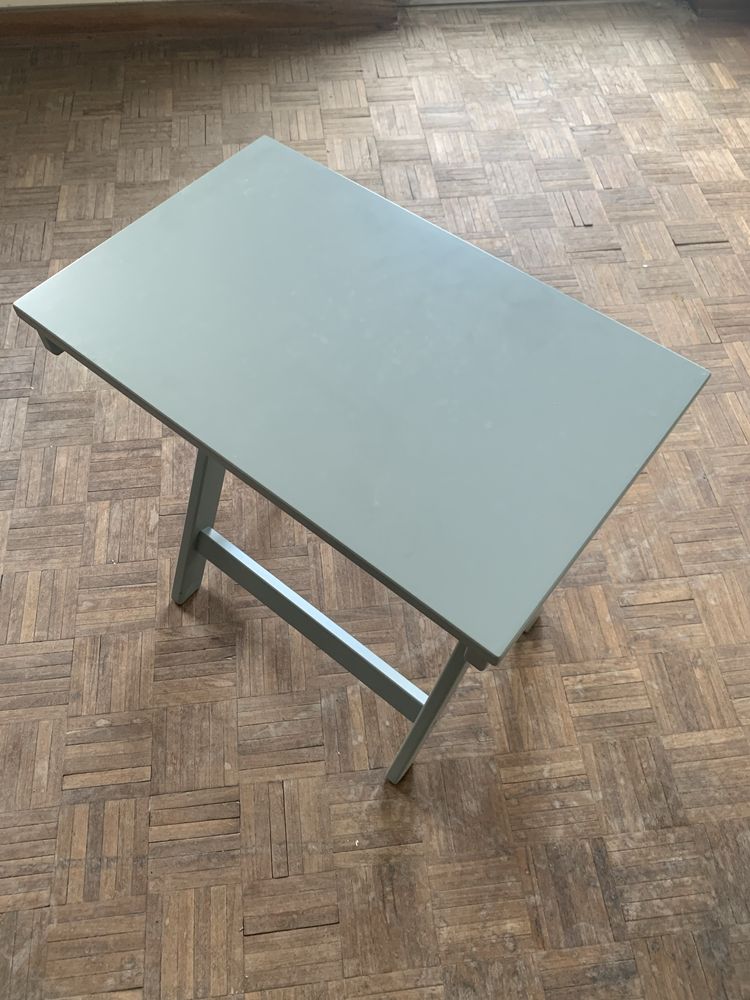 Mesa de apoio com tampo tabuleiro ikea