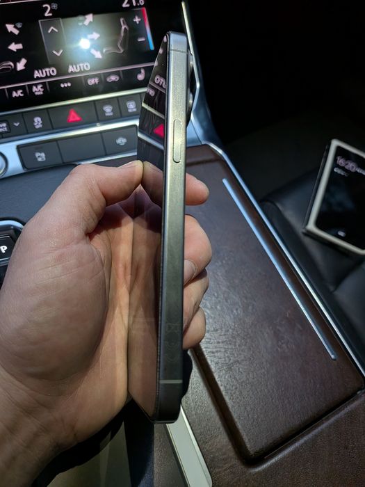 iPhone 15 pro Max 256 natural titanium