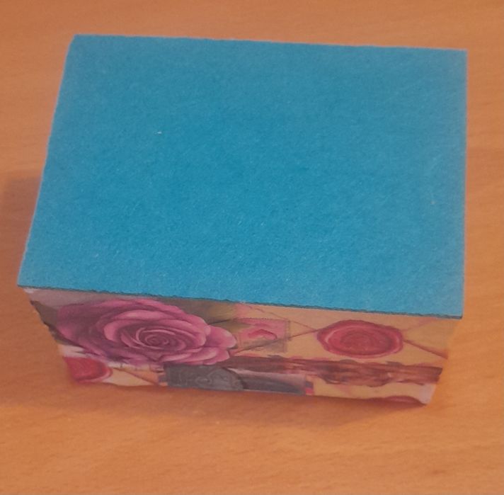 Vendo caixinha de madeira