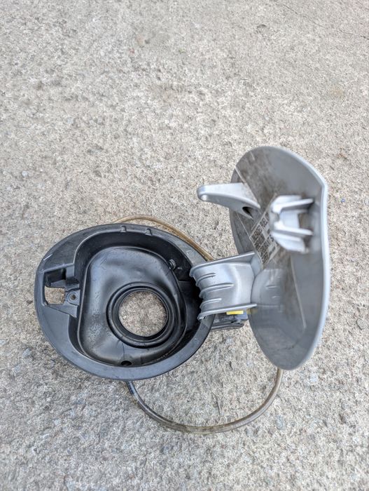 Кришка лючка бензобака Volkswagen CC 2013-2016