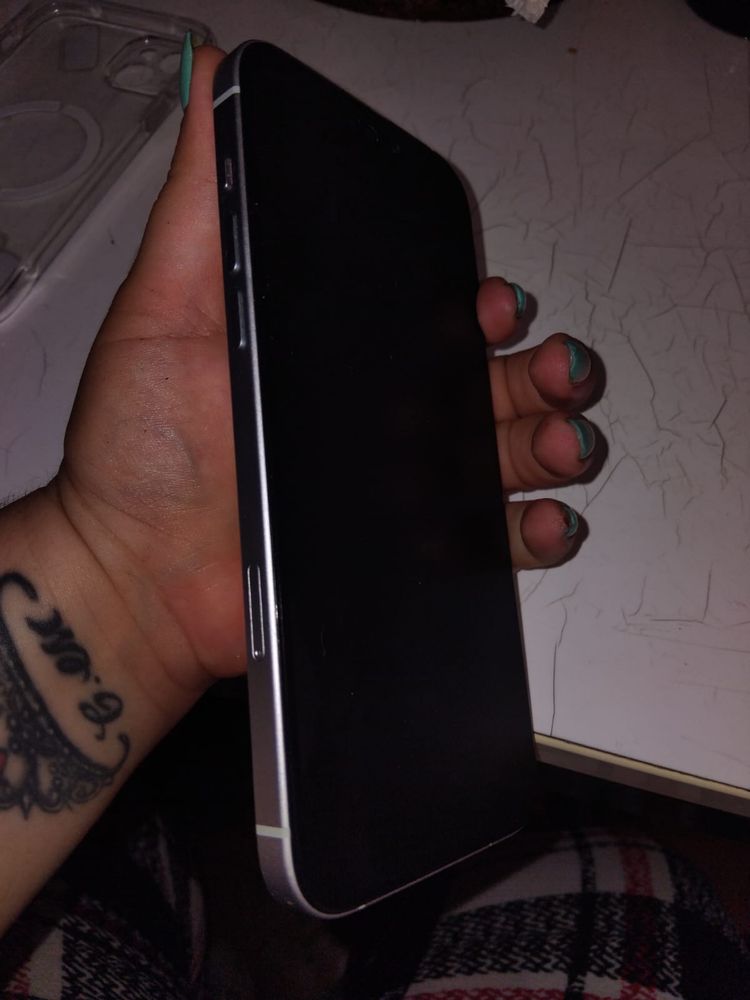 Iphone 15 plus sem risco nenhum bateria a 89 %