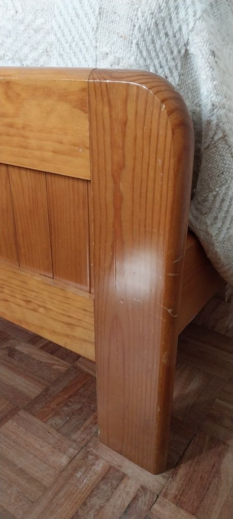 Mobília de Quarto completa em Pinho Mel