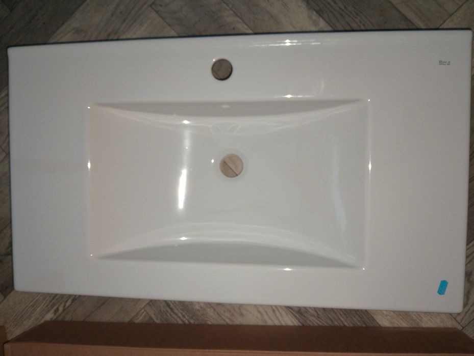 Umywalka roca 80cm