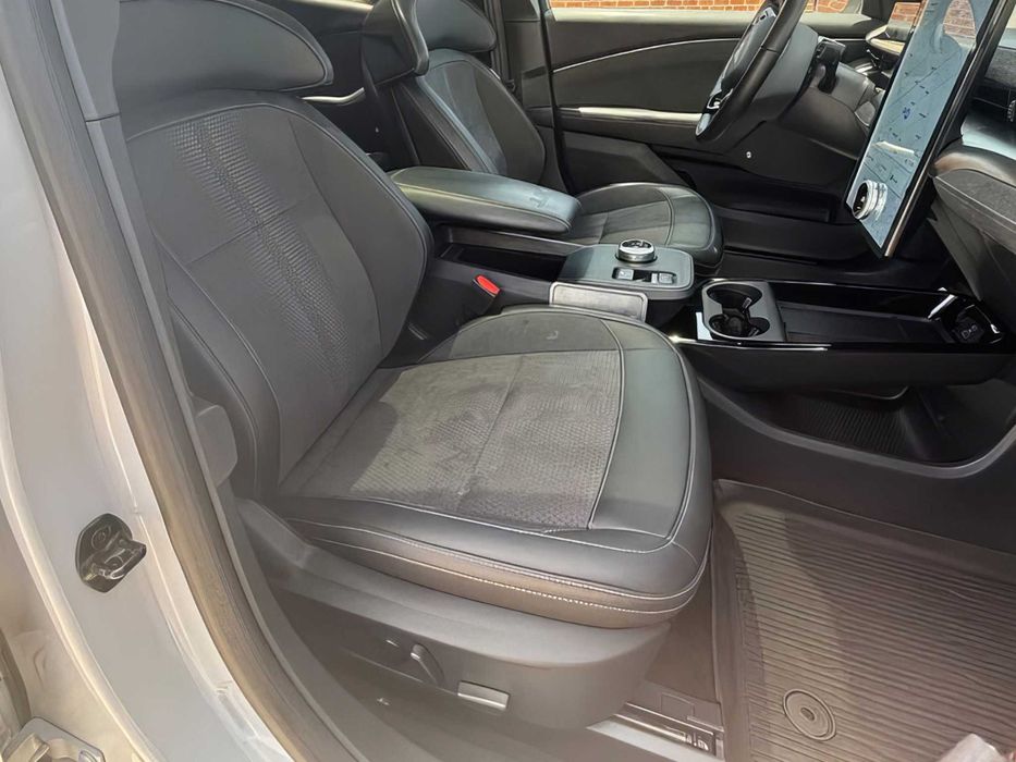 Ford Mustang Mach-E      2022