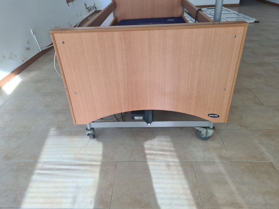 Cama articulada elevatória  elétrica