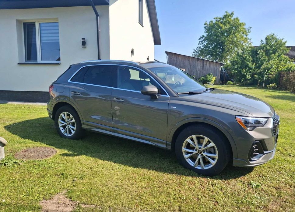 Audi Q3 Premium Plus 2021 року