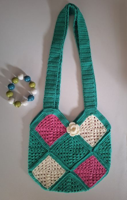 Malas em tricot feitas a mão