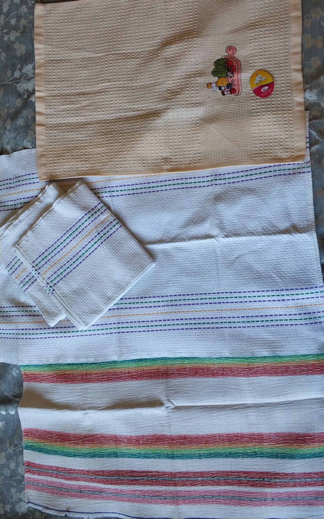 Полотенца  банные махровые и кухонные из натурального хлопка