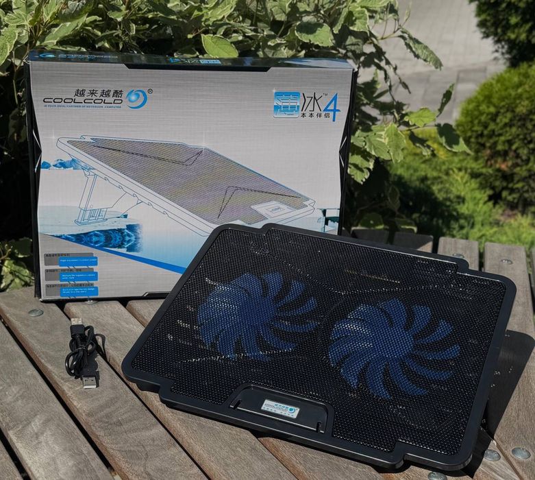 Подставка под ноутук охлаждающая с вентилятором и подсветкой