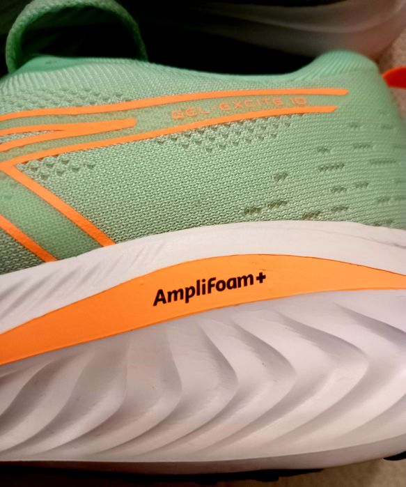 Кроссовки ASICS  женские для бега