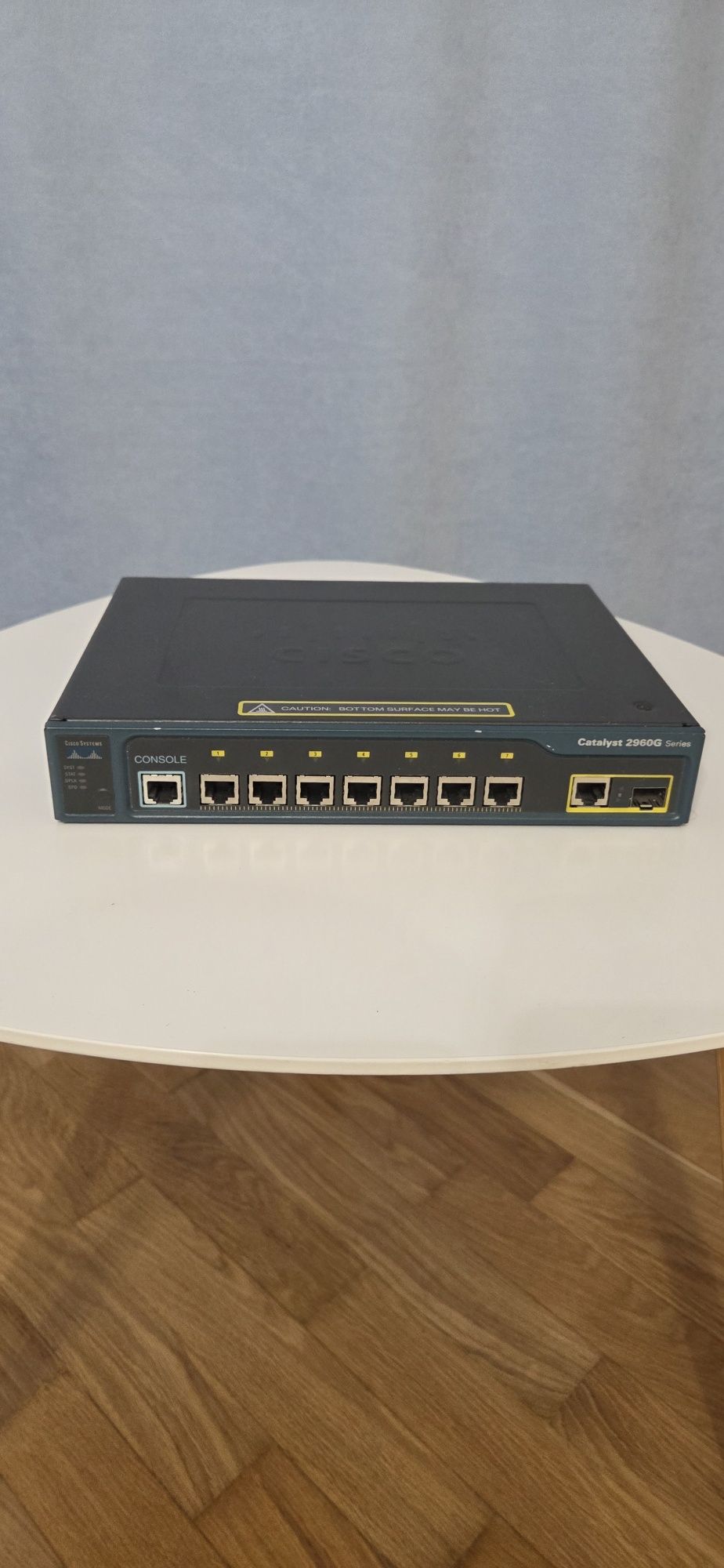 Світч / комутатор Cisco Catalyst 2960G-8TC-L