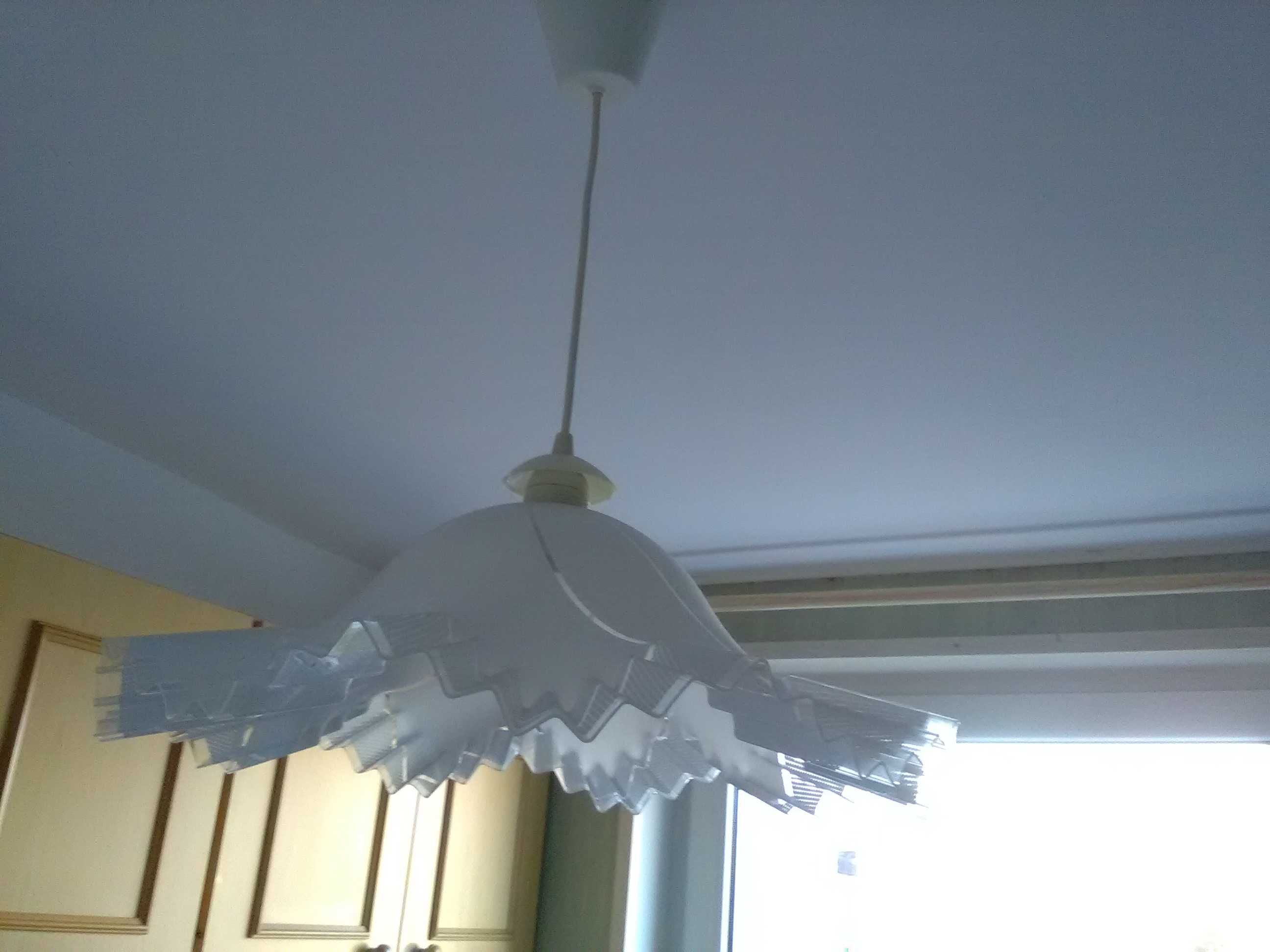 Lampa do kuchni plastikowa .i  klosze szklane 2szt