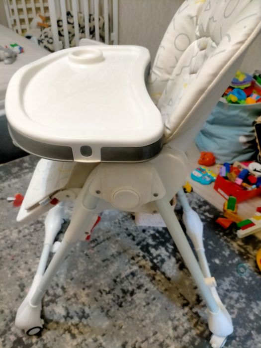 Дитячий стільчик для годування