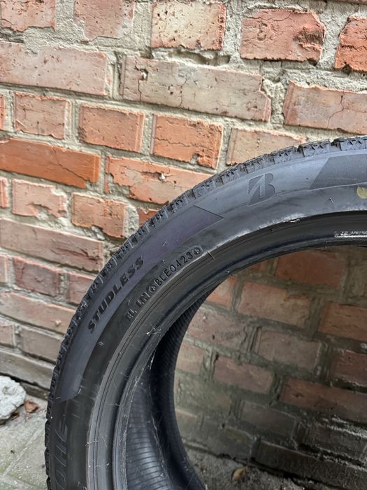 Продам зимову резину Bridgestone Blizzak 245 45 R19.