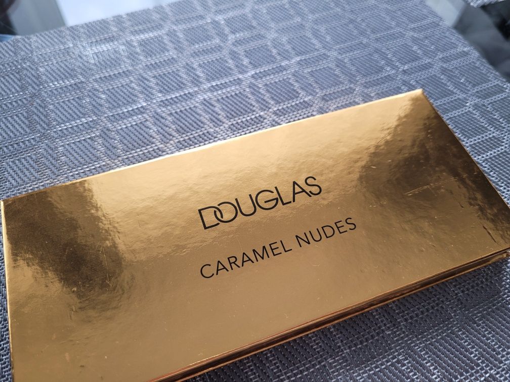 Paletka cieni Douglas Caramel Nudes