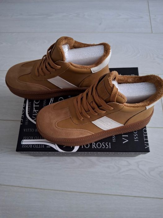 Нові замшеві черевики Vito Rossi, 38