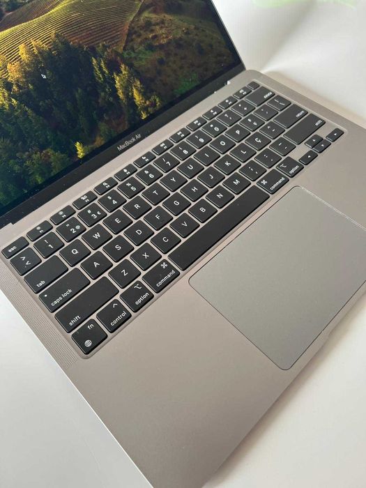 MacBook Air 2020 M1 - 13,3" /8 GB / 256 GB SSD