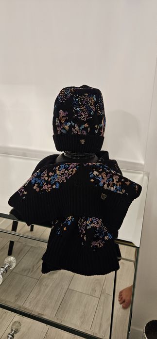 Шапка із шарфом Vdp