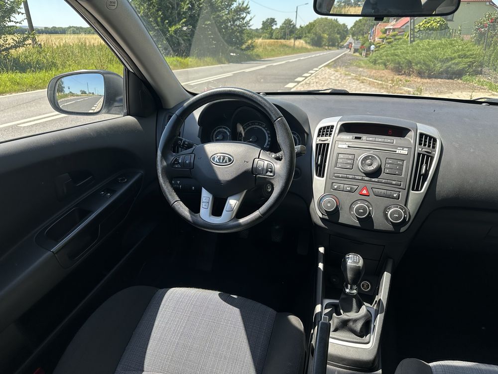 KIA Ceed 1.6/2011r/bogate wyposażenie/stan wzorowy/brak usterek
