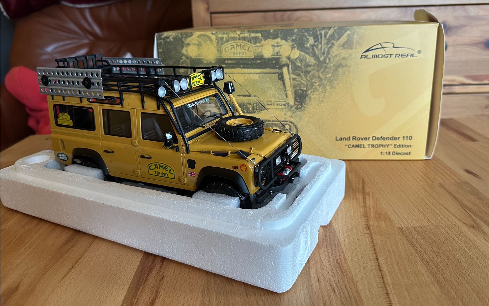 Land Rover Defender 110 "Camel Trophy" Edition 1:18 Almost Real