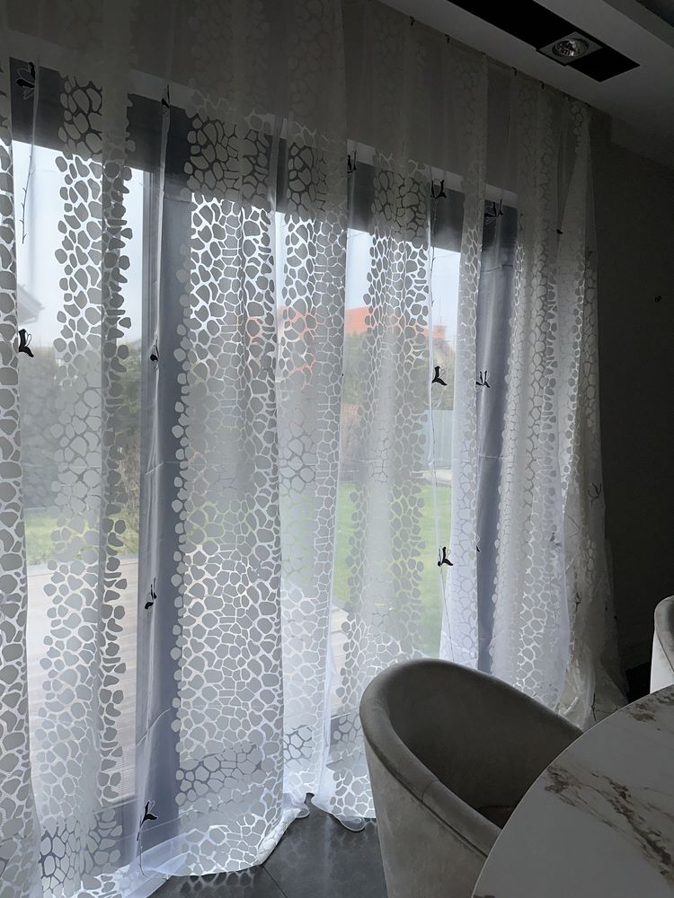 Firana z róża 4mb/270 uszyta z taśma