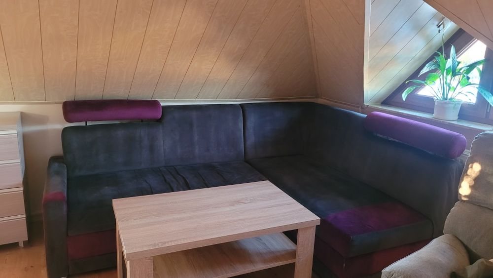 Narożnik ciemnoszary z fioletowymi elementami