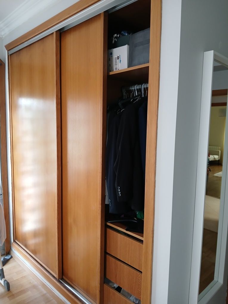 Portas de roupeiro e respectivas calhas