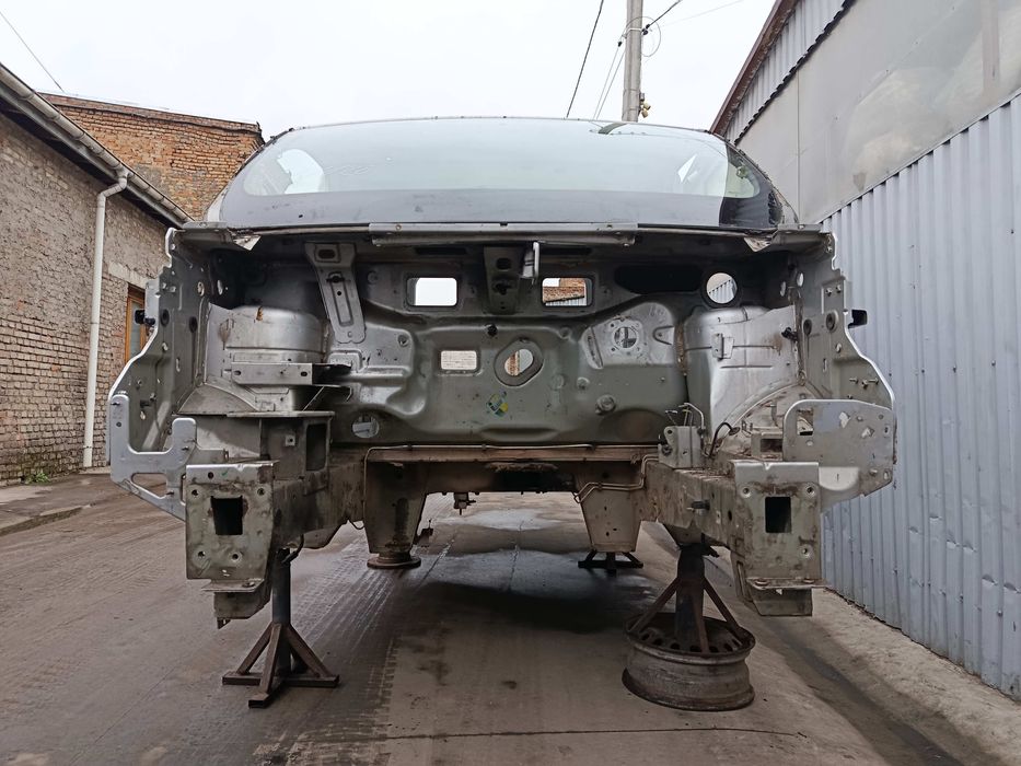 Кузов Четверть Передня Ліва Четверть Передня Права Четверть Задня