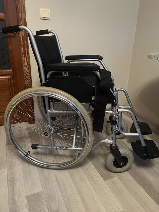 Складний інвалідний візок 43см Meyra 3.600