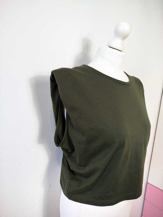 Pure Friday luźny tshirt z poduszkami w ramionach