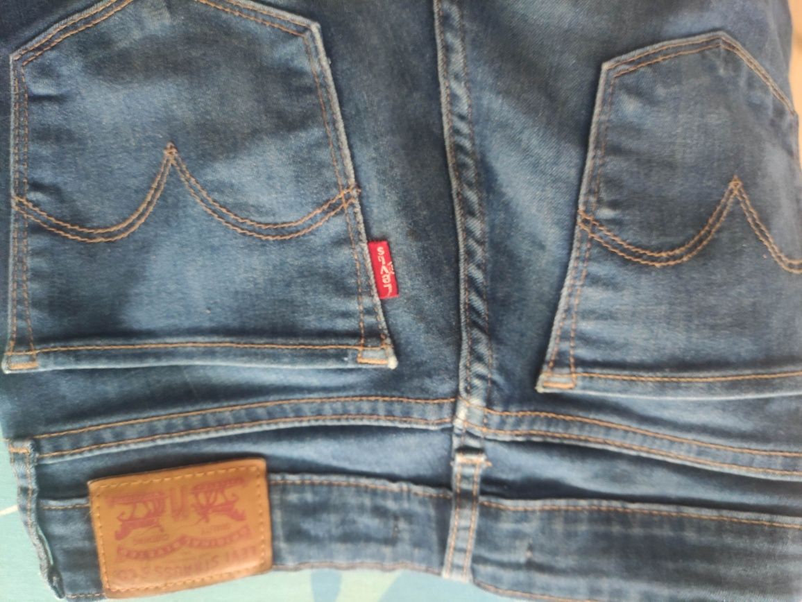 Levis jeansy r.26