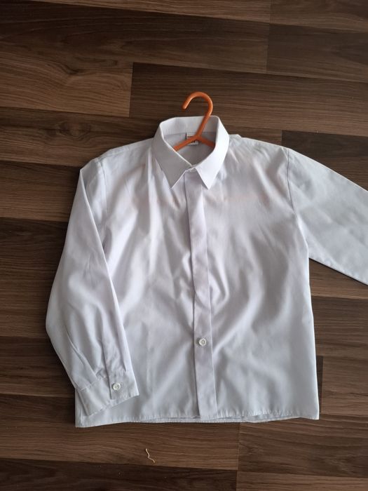 Biała koszula z kołnierzykiem,  rozmiar 122, długi rękaw
