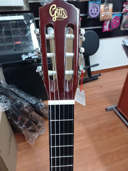 Guitarra clássica natural