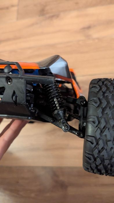 BSD samochód zdalnie sterowany UNE RACER 218T 1/10 4WD - wersja pomar