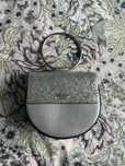 Toebka Guess do ręki