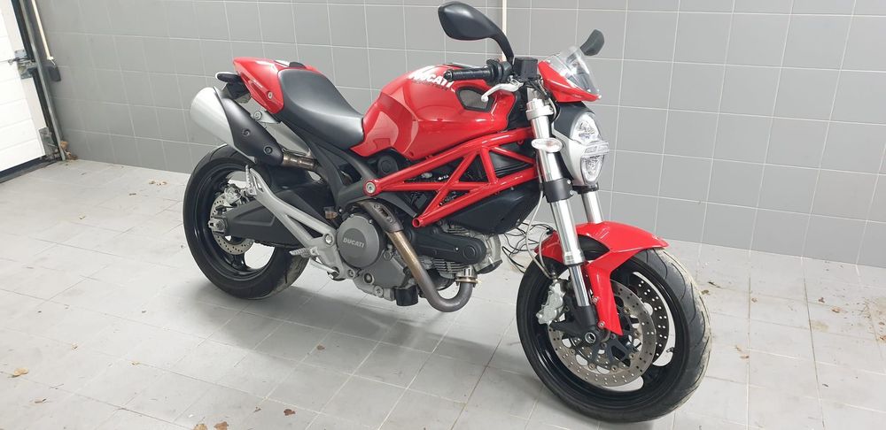 Ducati Monster 696 + 2012