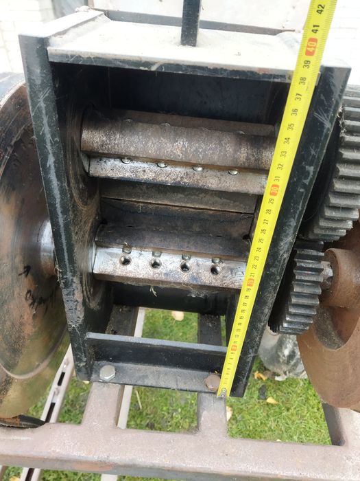 Rębak walcowy rozdrabniacz gałęzi.