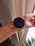 Złoty smartwatch Activ2
