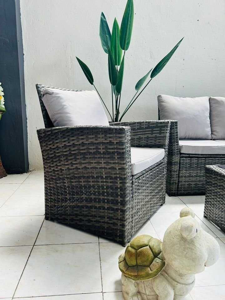 oferecer novos sofás e mesa de jardim envio grátis