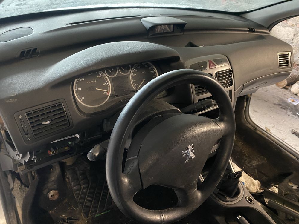 Шрот розборка Пежо 307 sw хечбек 2.0 hdi2002р 1.6 діз 2007р