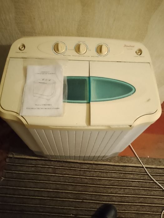 Стералная машенка полу автомат в хорошем состоянии с документами