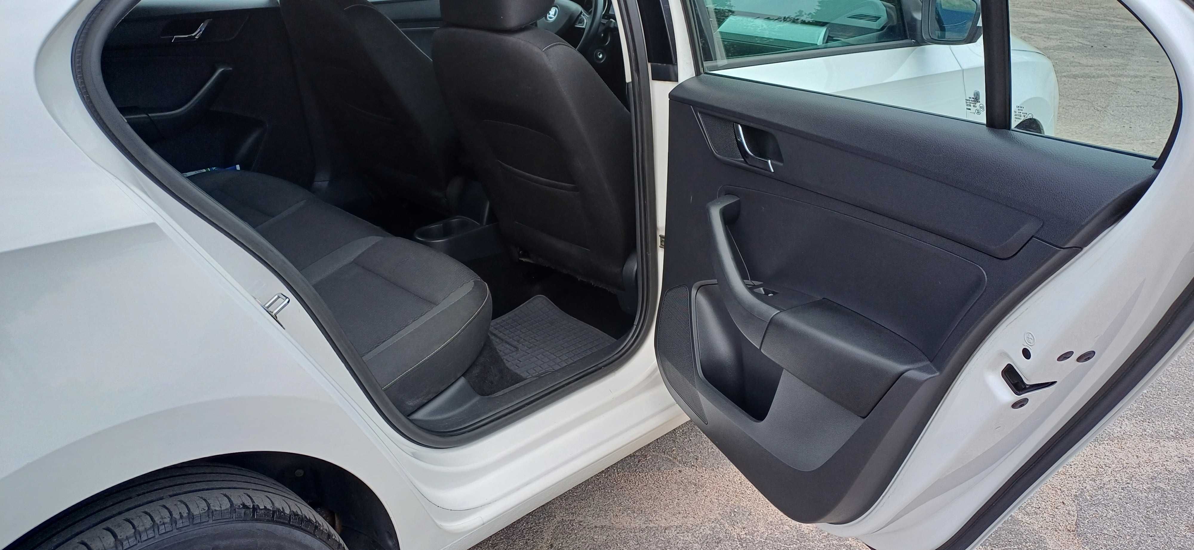 Офіційна Skoda Rapid 1.6 МРІ ГАЗ-Бензин 2013 року